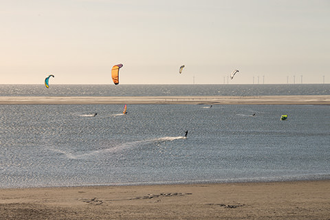 Kiter vor dem Nordbad